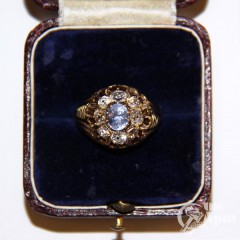 Кольцо с бриллиантами и природным сапфиром